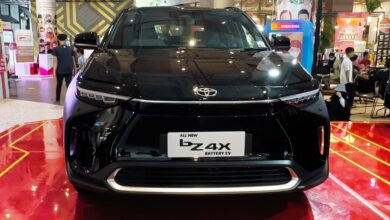 Toyota EV Hitam Ini Pijat Jok Depan, Tetap Eksklusif Buat China