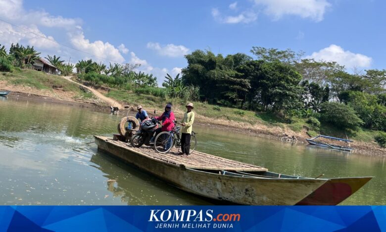 Tarif Rp 5.000, Rakit Bambu Pangandaran Jadi Jalan Pintas Warga Lintas Jawa