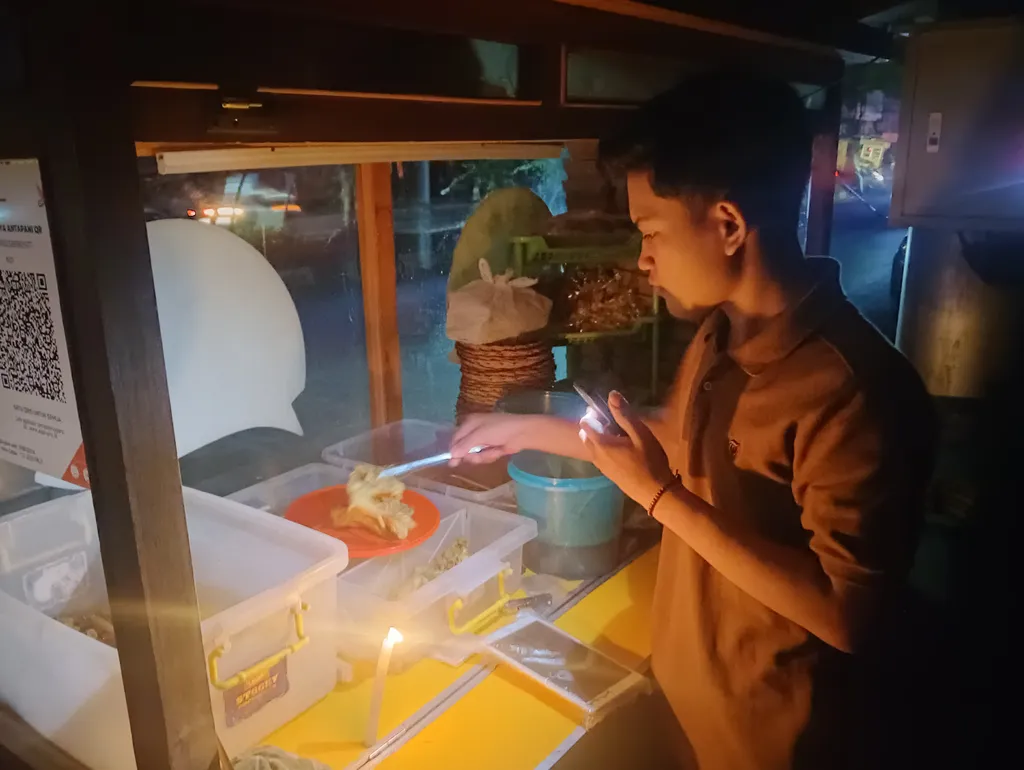 Dua Pekan Listrik Padam di Bandung, Pendapatan UMKM Anjlok 50 Persen