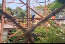 Dua Santri Brebes Panjat Menara 50 Meter, Berakhir Saat Damkar Turun Tangan