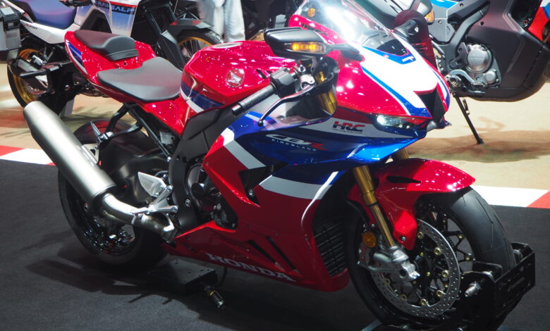 Dari 150 cc Ke 1.000 cc, Rahasia CBR Series Mengapa Begitu Liar Di Lintasan