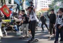 Puluhan Skateboarder Turun ke Jalan Surabaya, Go Skateboarding Day Dorong Generasi Muda