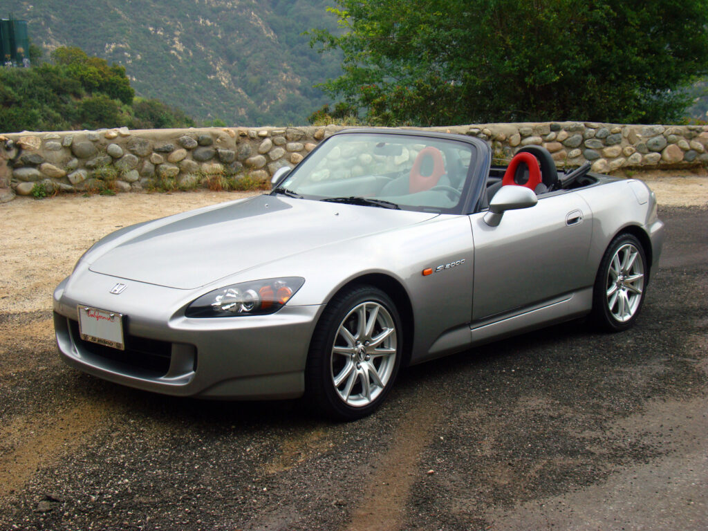 Honda S2000 2000 Ini Hanya 679 Mil, Selama Ini Tersembunyi Di Gudang