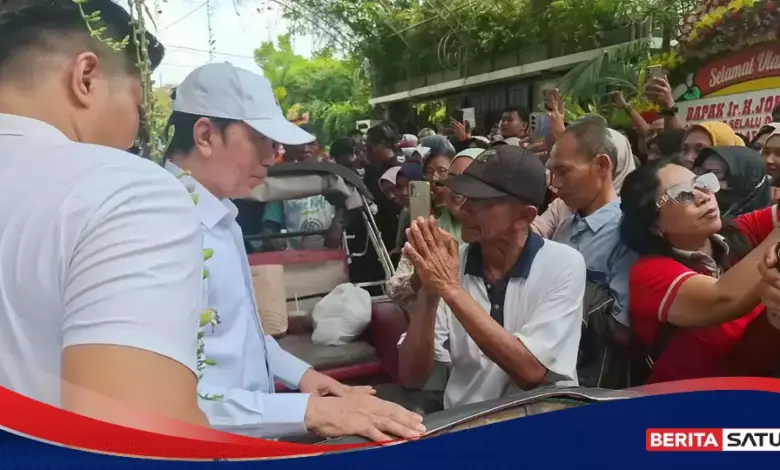 Jokowi Rayakan Ultah Dengan Berbagi Sembako, 500 Tukang Becak Tiba Di Rumahnya