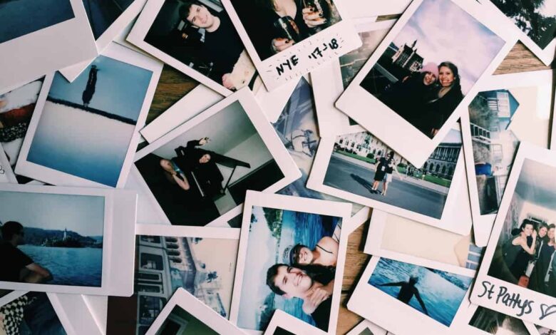 6 Prompt Gemini AI untuk Foto Polaroid Bareng Sahabat yang Terlihat Lebih Hangat