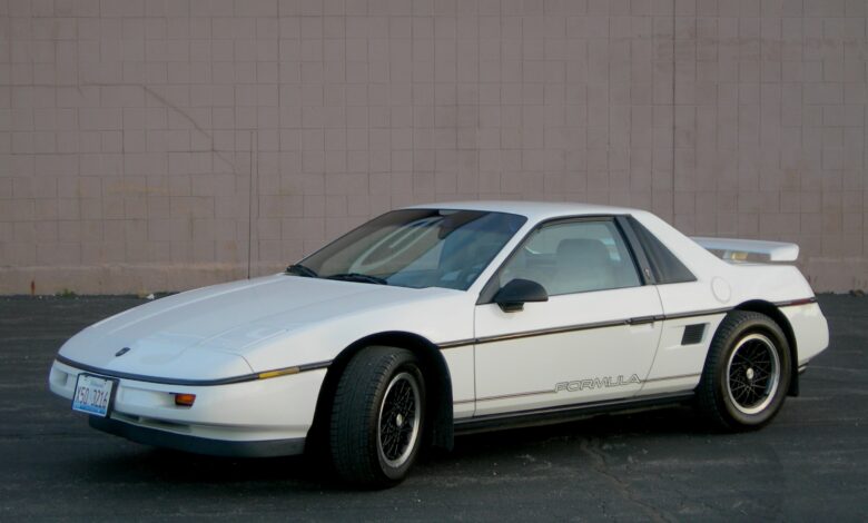 Pontiac Fiero, Mobil Mid-Engine Amerika yang Lahir Terlalu Maju Lalu Tersandung Kontroversi
