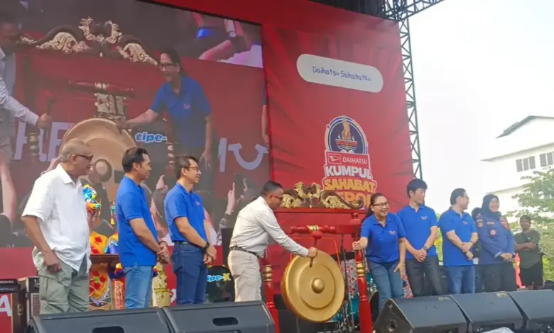 Alun-Alun Depok Berubah Jadi Lautan Manusia, Tipe-X Tutup Daihatsu Kumpul Sahabat 2026 Secara Meriah
