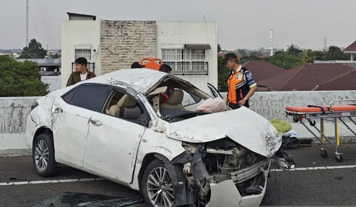 Tol Becakayu, Delapan Luka Dalam Tabrakan Beruntun Tiga Mobil