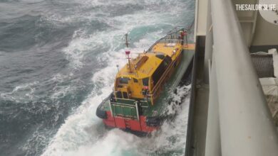 Ha Ri Tak Memaksa, 4 Cara Lembutnya Bantu Ji Ui Lawan Trauma Naik Kapal