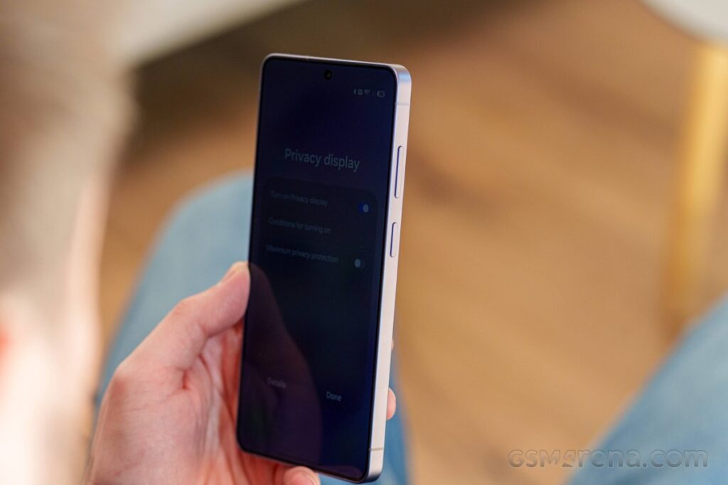 Xiaomi 18 Pro Bisa Tiru Senjata Samsung, Layar Privasinya Bikin Orang Sebelah Gagal Mengintip