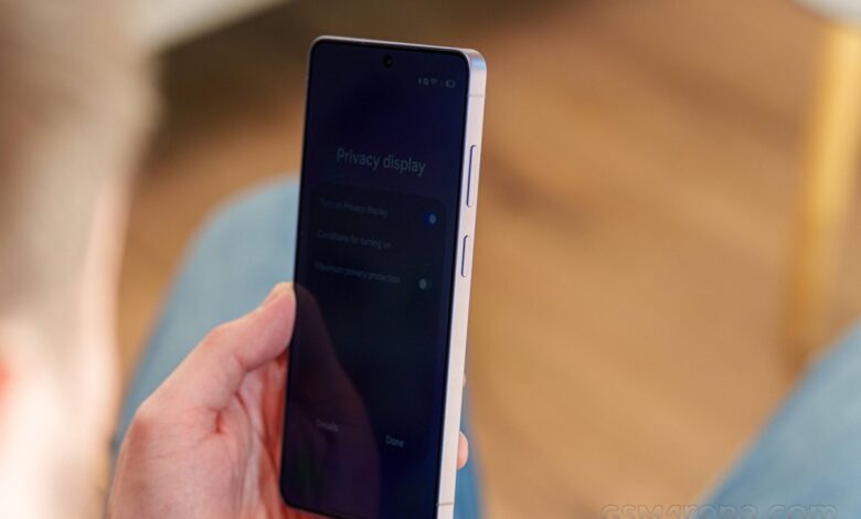 Xiaomi 18 Pro Bisa Tiru Senjata Samsung, Layar Privasinya Bikin Orang Sebelah Gagal Mengintip