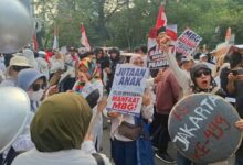 Anak Keluhkan Ulat di Sayur MBG, Emak-Emak Tetap Dukung Demi Hemat Uang Jajan