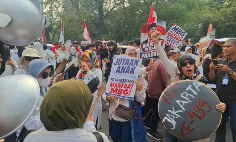 Anak Keluhkan Ulat di Sayur MBG, Emak-Emak Tetap Dukung Demi Hemat Uang Jajan