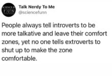 5 Hal yang Paling Menguras Energi Introvert, Dari Sorotan Hingga Grup Chat Tak Henti