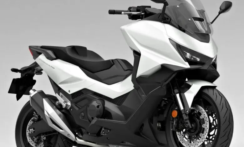 Honda Forza 2026 Makin Sulit Diabaikan, Teknologi Blind Spot dan Mesin Baru Jadi Senjata