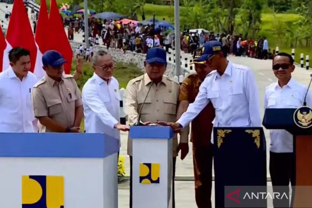 Prabowo Resmikan 1.151 Km Jalan Daerah, Taruhan Besar Turunkan Biaya Logistik di Seluruh Indonesia