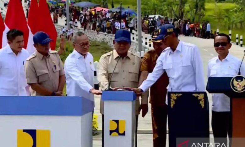 Prabowo Resmikan 1.151 Km Jalan Daerah, Taruhan Besar Turunkan Biaya Logistik di Seluruh Indonesia