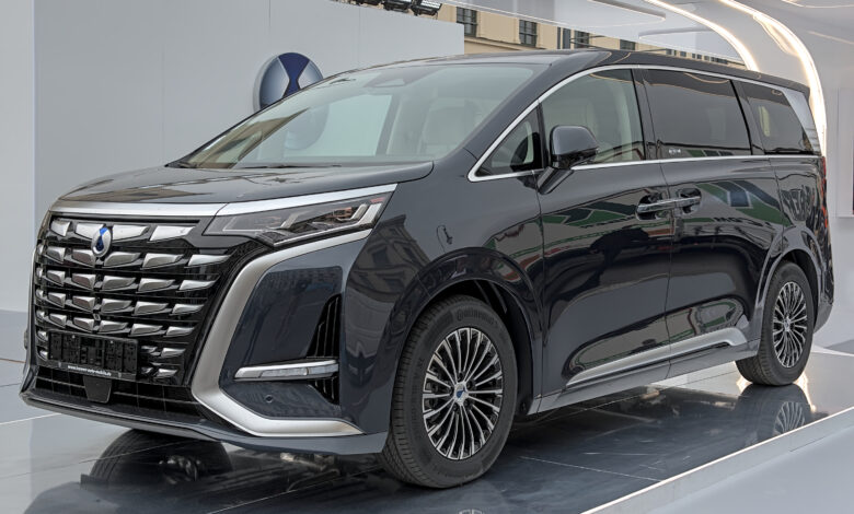 Denza Pilih Absen Di GIIAS 2026, Strategi Baru Ini Bisa Ubah Cara Mereka Menjual Mobil