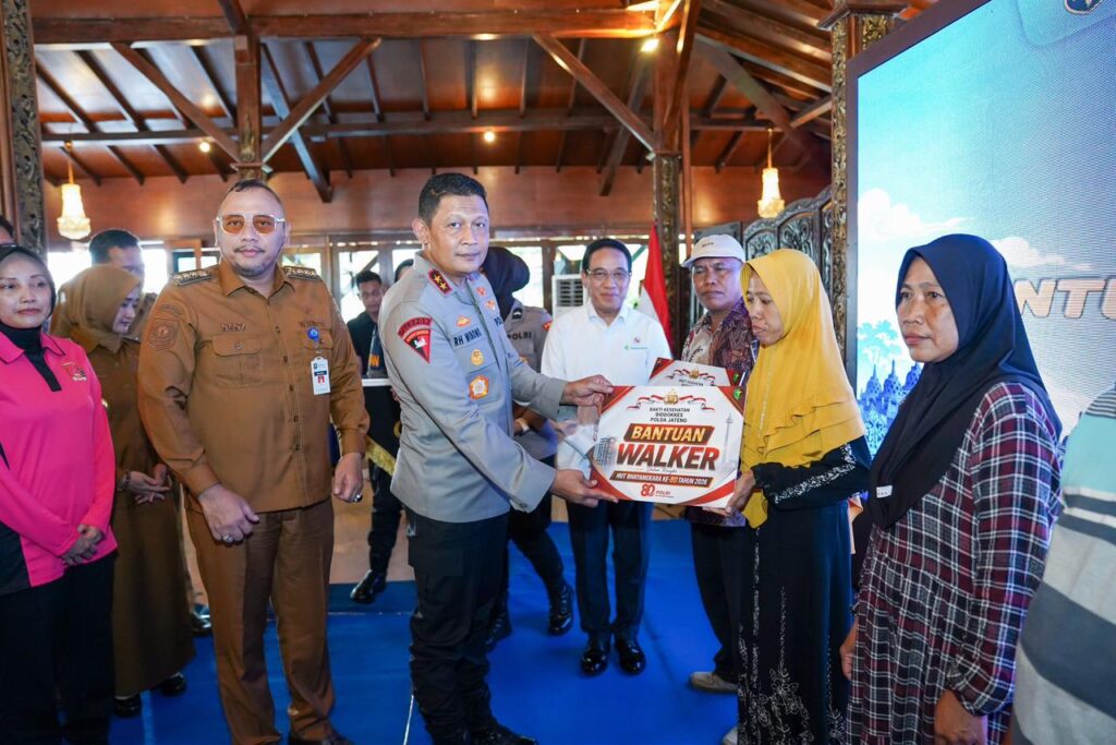 Kapolda Jateng Pimpin Bakti Kesehatan di Tegal, 975 Warga Nikmati Layanan Gratis