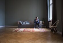 5 Kebiasaan Sepele yang Diam-Diam Menunjukkan Kamu Sedang Kesepian