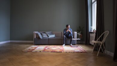 5 Kebiasaan Sepele yang Diam-Diam Menunjukkan Kamu Sedang Kesepian