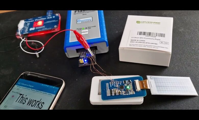 Layar E-Paper NFC Tanpa Baterai, Cukup Ditempel ke Ponsel untuk Menyala dan Berganti Warna