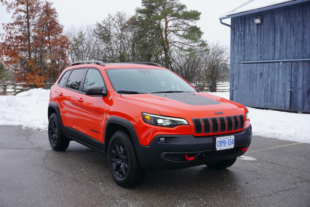 Jeep Cherokee Baru Makin Kalem Di Kota, Trailhawk Siap Balas Di Medan Berat
