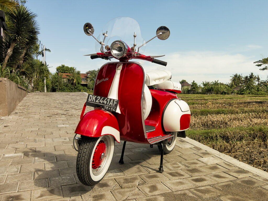 Ribuan Kilometer ke Bali, Vespa Amazing Ride Bawa Pesan Pajak Digital dan Tertib Jalan