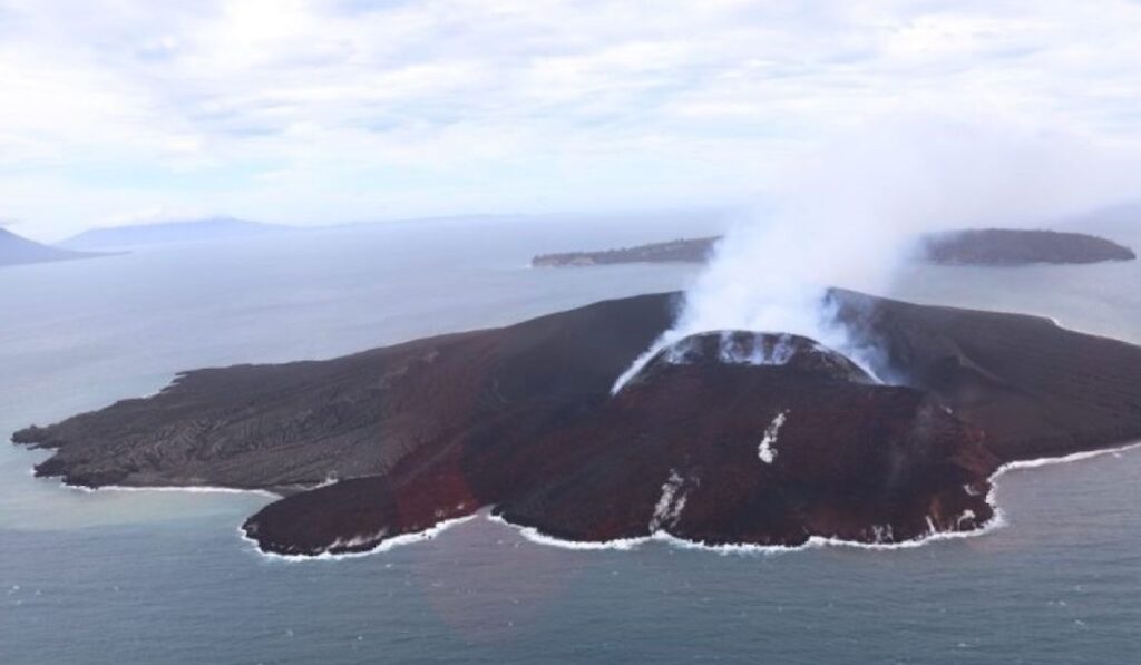 Gunung Anak Krakatau Kian Aktif, Nelayan Dan Wisatawan Diminta Menjauh