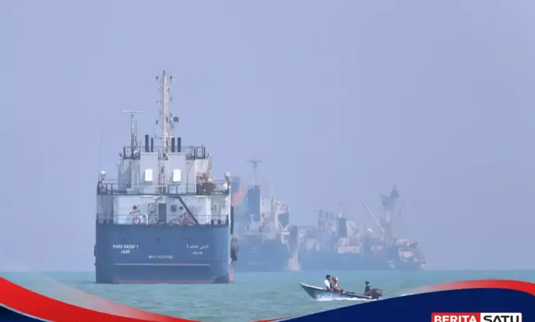 Selat Hormuz Kembali Ramai, Jalur Minyak Dunia Masih Menggantung di Ambang Bahaya
