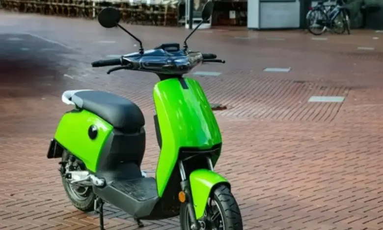 Motor Listrik Subsidi Ini Ramai Diburu di PRJ 2026, Kuat Nanjak tapi Jarak Tempuhnya Tak Sesederhana Iklan