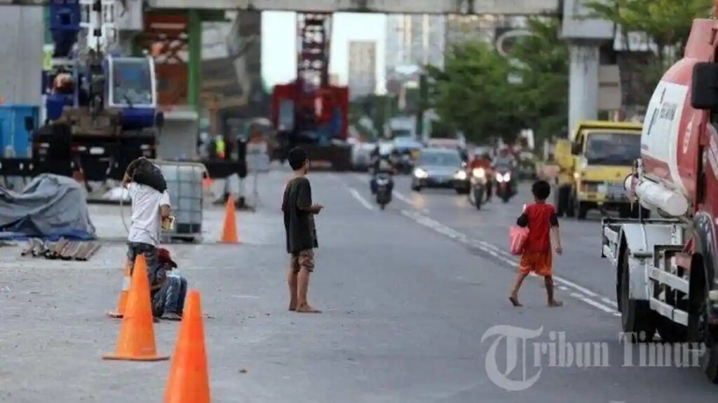 5 Dilema Kasih Uang ke Anak Jalanan, Benarkah Itu Membantu atau Malah Memperpanjang Masalah?