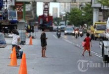 5 Dilema Kasih Uang ke Anak Jalanan, Benarkah Itu Membantu atau Malah Memperpanjang Masalah?
