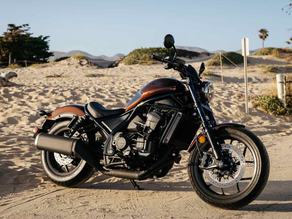 Harley-Davidson Super Glide Terlalu Mahal untuk Menyaingi Rebel 1100 yang Lebih Ringan dan Canggih