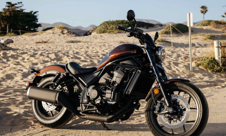 Harley-Davidson Super Glide Terlalu Mahal untuk Menyaingi Rebel 1100 yang Lebih Ringan dan Canggih