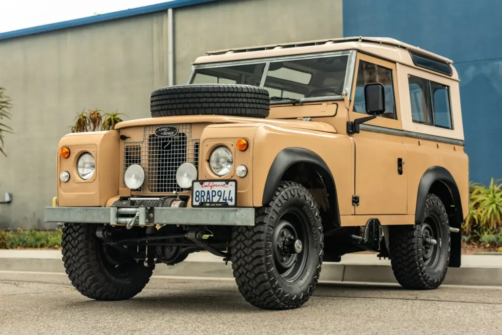 Land Rover 88 1970 Ini Bukan Mobil Manja, Tapi Time Capsule Tangguh yang Masih Siap Diajak Kotor