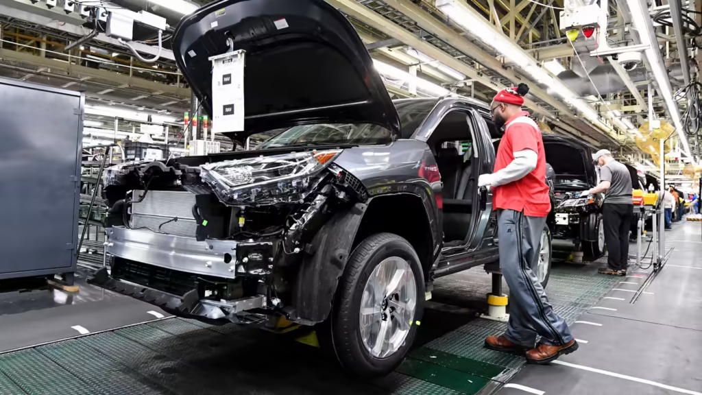 Toyota Pangkas Lagi Produksi Luar Negeri, Sinyal Permintaan Mobil Global Kian Melemah