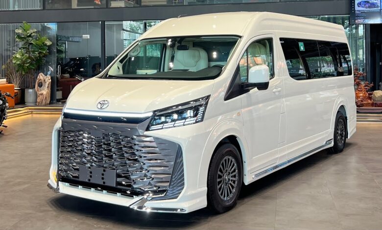 Toyota HiAce Diperbarui, Semua Kursi Kini Punya Sabuk Pengaman dan Sandaran Kepala