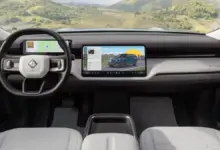 Mobil Listrik Tanpa Radio Ini Memecah Pro Kontra, Banyak Yang Bilang Harganya Tak Masuk Akal
