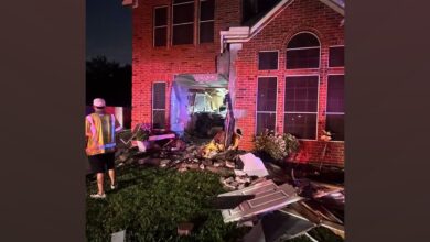 Tesla Ditabrak Tuduhan Fatal, Pemilik Bilang Self-Driving Aktif Saat Hantam Rumah di Texas