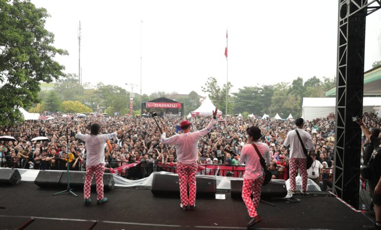 Tipe-X Guncang Alun-Alun Depok, Daihatsu Kumpul Sahabat 2026 Ditutup Lautan Penonton