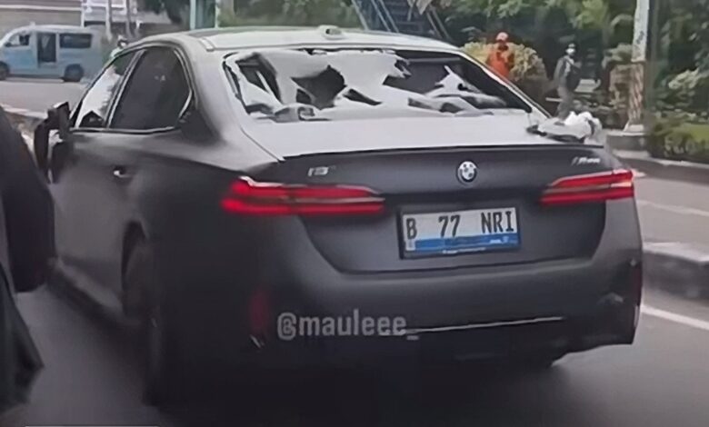 BMW Listrik Diamuk Massa, Pelajaran Paling Mahal Saat Pengemudi Diduga Kabur Usai Menabrak