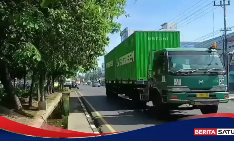 Rupiah Melemah, Ongkos Truk Logistik Naik Hingga 10 Persen
