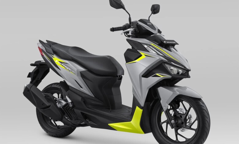 Bagasi Vario Evo 160 Ternyata Tetap Muat Helm Half Face, Dek Ratanya Jadi Penyelamat