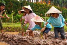 Jangan Terlalu Melarang, Liburan Jadi Latihan Tangguh Anak