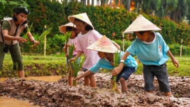 Jangan Terlalu Melarang, Liburan Jadi Latihan Tangguh Anak