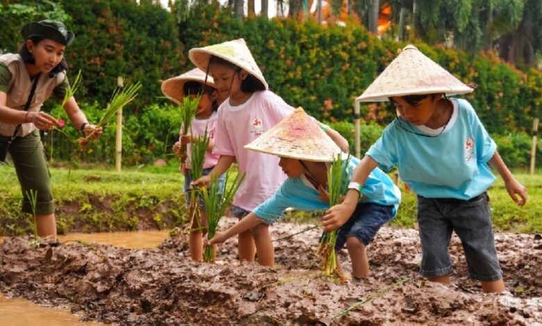Jangan Terlalu Melarang, Liburan Jadi Latihan Tangguh Anak