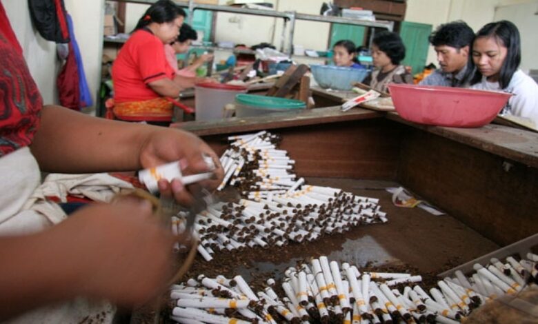 Kemnaker Ingatkan Efek Domino Cukai Tembakau Naik, Bayang-Bayang PHK di IHT Menguat
