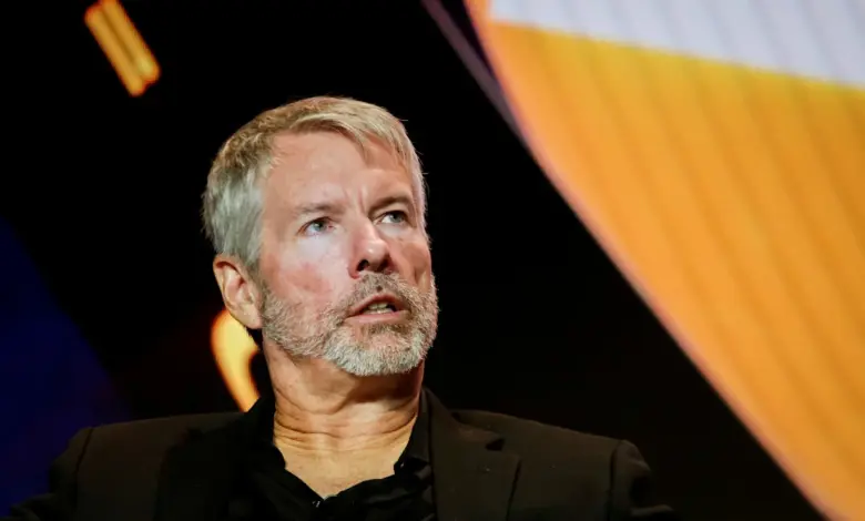 Bitcoin Terus Turun, Strategy Michael Saylor Tak Punya Jalan Mudah Keluar