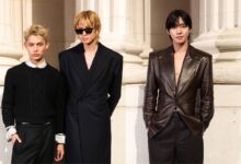 5 Potret Ahn Hyo Seop Pamer Karisma di Paris, Leather Blazer-nya Langsung Curik Atensi